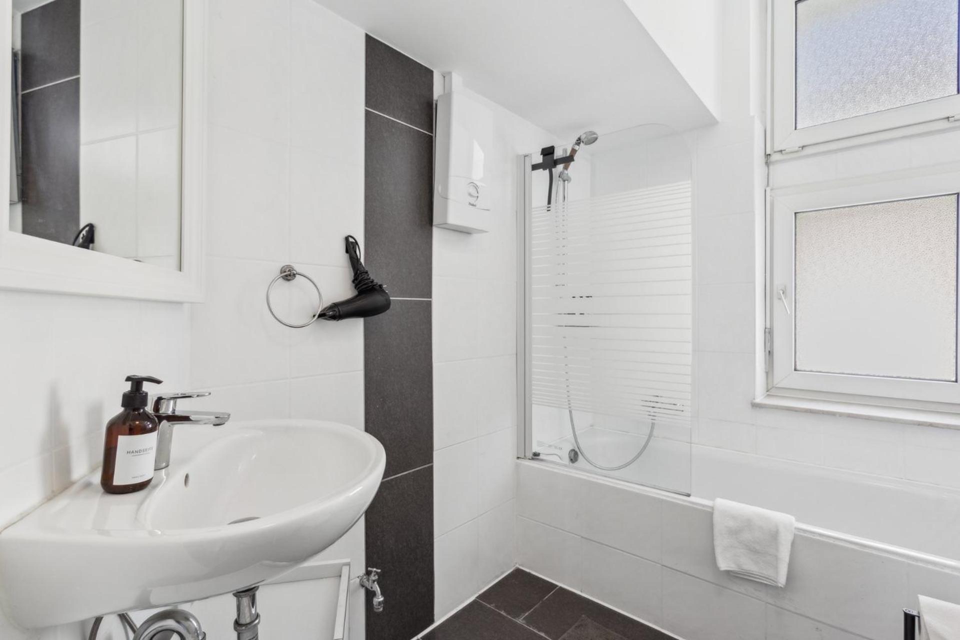 Shiny Homes - Modern & Cozy In Mitte Apartment *